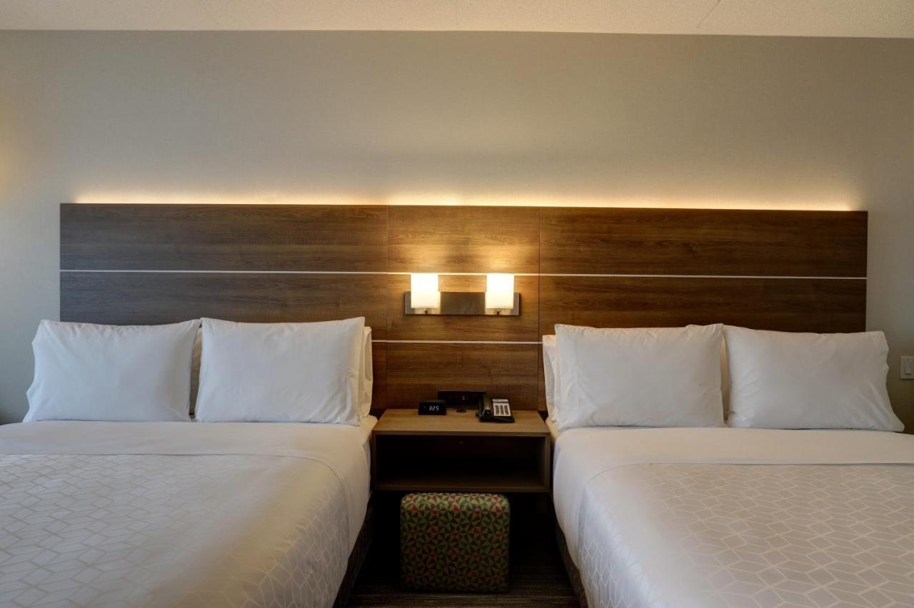 Holiday Inn Express - Kingston West By Ihg Dış mekan fotoğraf